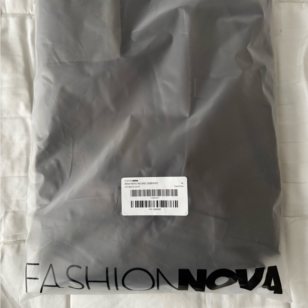 Fashion Nova Dark Green Cargo Pants - Picture 4 of 4